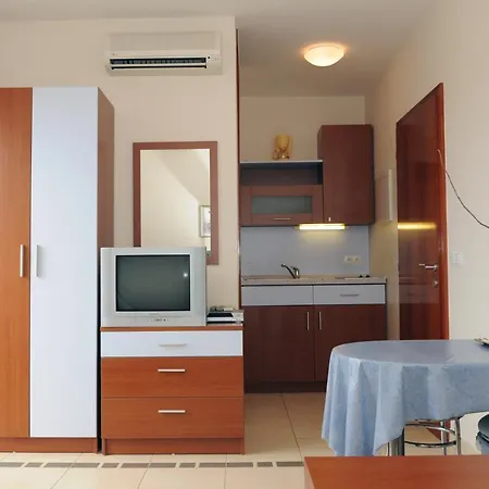 Kristiana Apartment *